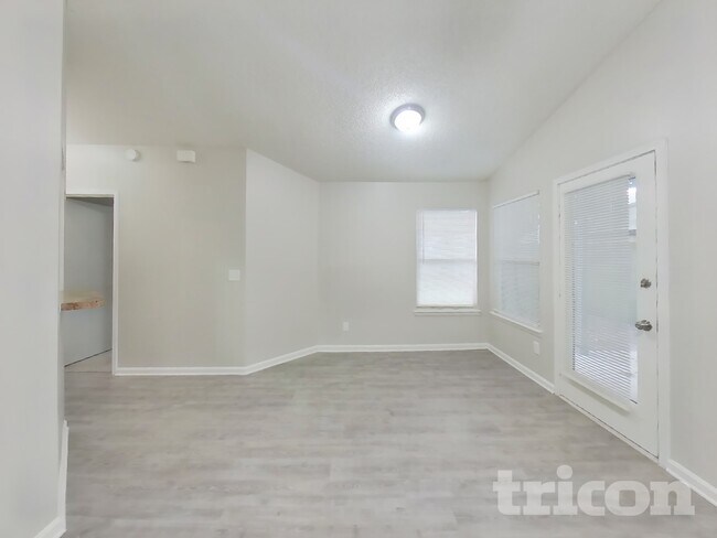 Building Photo - 341 Silent Brook Trail