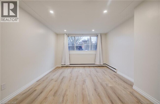 Building Photo - 433 Guelph St