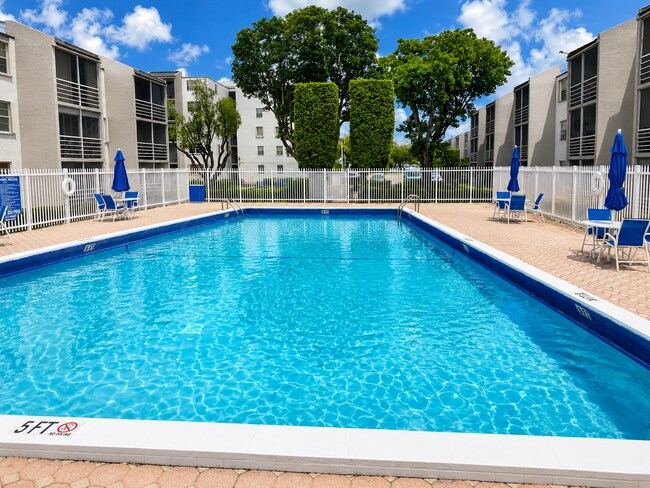 Foto del edificio - 14150 SW 84th St
