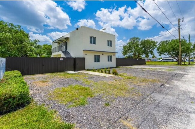 Foto del edificio - 21845 Goulds Ave