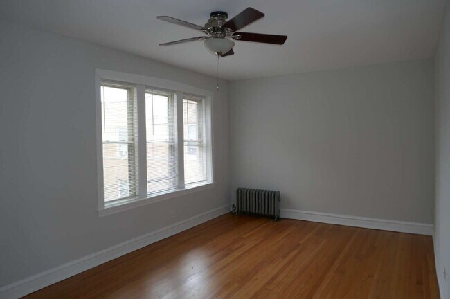 Foto del edificio - 2 Bedroom I bath Condo in Oak Park