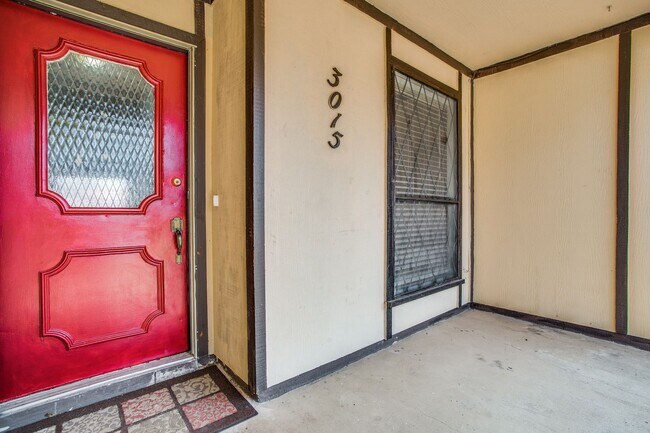Building Photo - Inviting Home Near Arlington's Attractions...