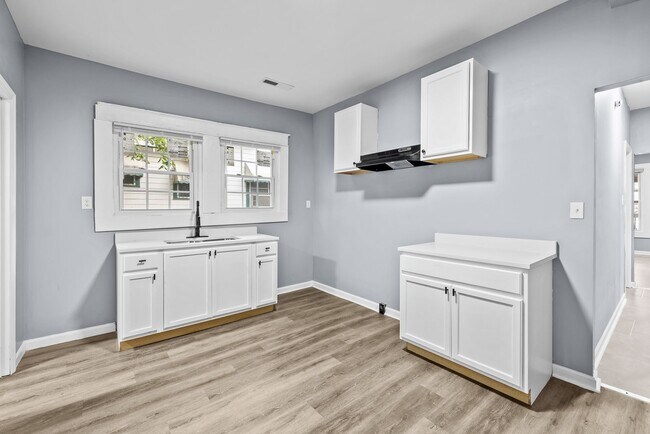 Building Photo - Newly Renovated 4 Bedroom 2 Bathroom Home