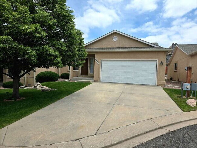 Foto del edificio - Beautifully Remodeled 2 Bed, 2 Bath, Single level Townhome, 2 car garage.