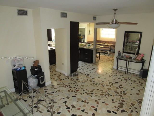 Foto del edificio - 5900 W 3rd Ln