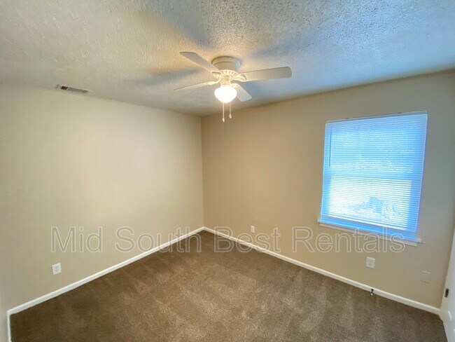 Foto del edificio - 4426 Range Line Rd