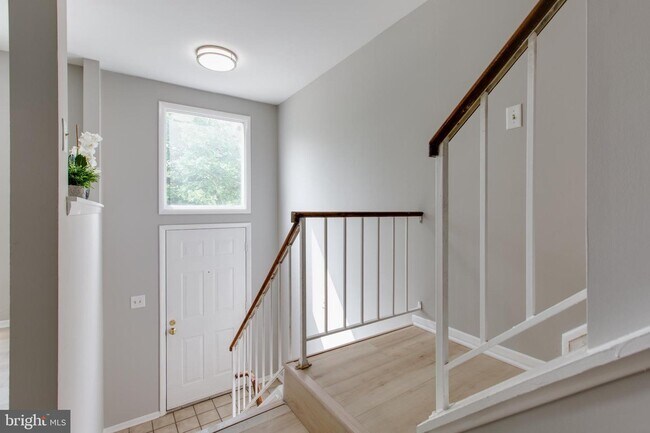 Building Photo - 7717 Heatherside Ln
