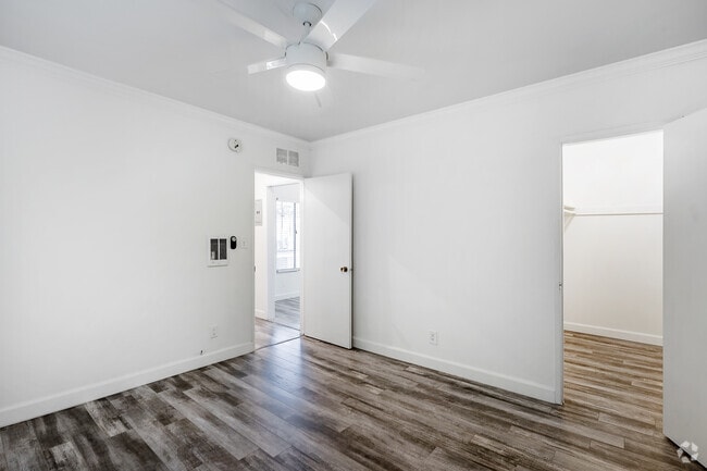 1 habitación, 1 baño - 700 pies cuadrados - Dormitorio - 802 N West Knoll Dr