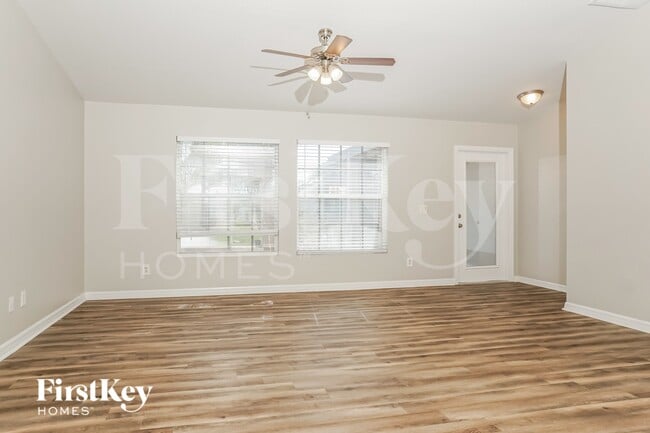 Building Photo - 3240 Alesio Ave