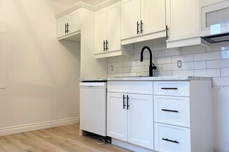 Building Photo - 55 Carmarthen St