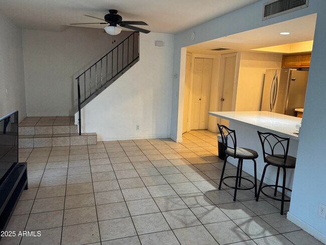 Foto del edificio - 1342 W Emerald Ave