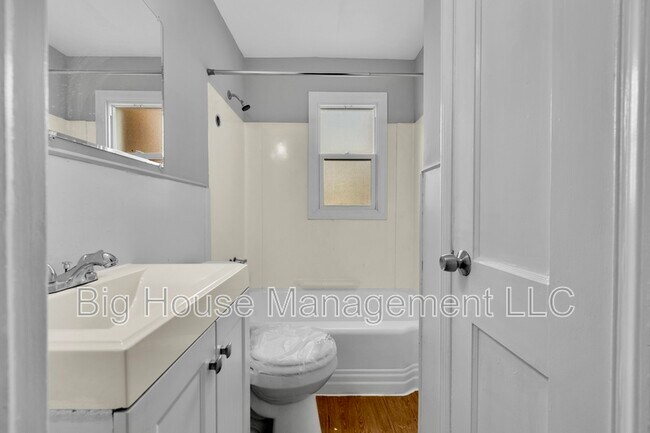 Foto del edificio - 4310 Roberton Ave