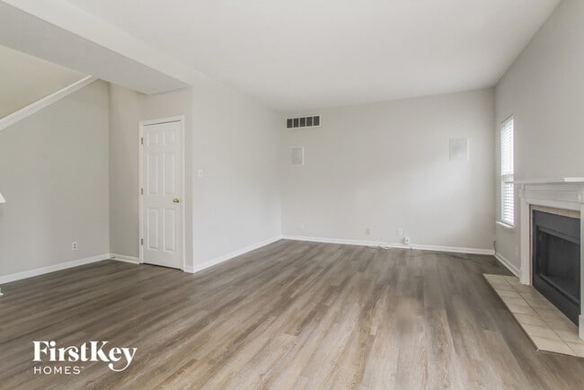 Building Photo - 3639 Homestead Cir E