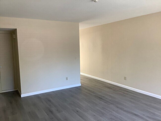 Building Photo - DeVore