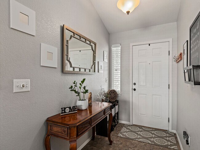 Foto del edificio - Beautiful 3 Bed, 2 Bath Ranch-Style House in East Windsor!