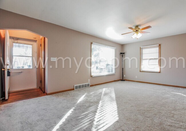 Foto del edificio - Raised Ranch | 3 Bedroom 2 Bathroom Home |...
