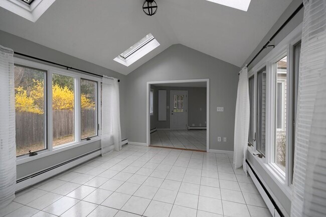 Foto del edificio - 4 Sterling Ln