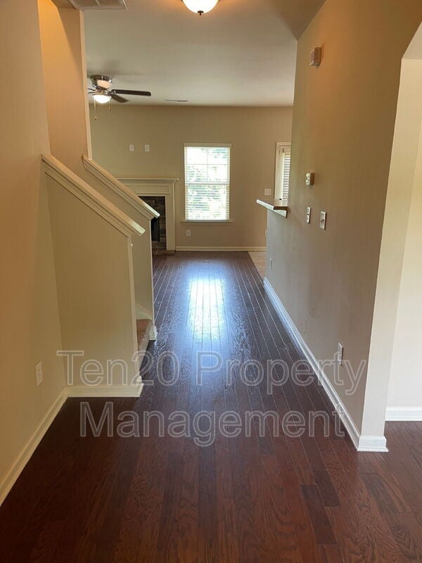 Foto del edificio - 1326 Ingersoll Dr