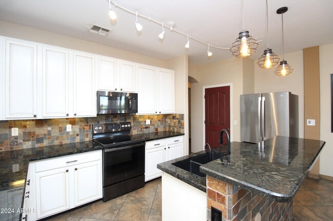 Building Photo - 6231 S Cottonfields Ln