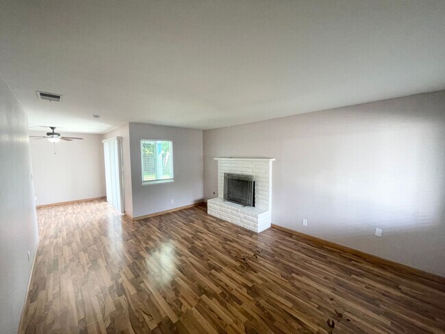 Foto del edificio - Adorable completely remodeled home near UC...