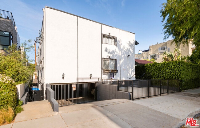 Building Photo - 628 Huntley Dr