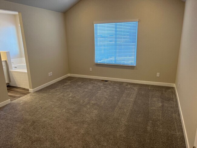 Building Photo - Beautiful New Home in Pueblo West