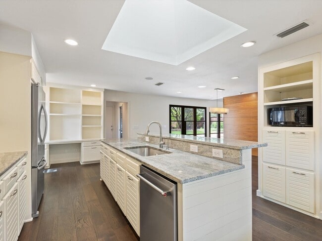 Building Photo - 6801 Winding Rose Trl