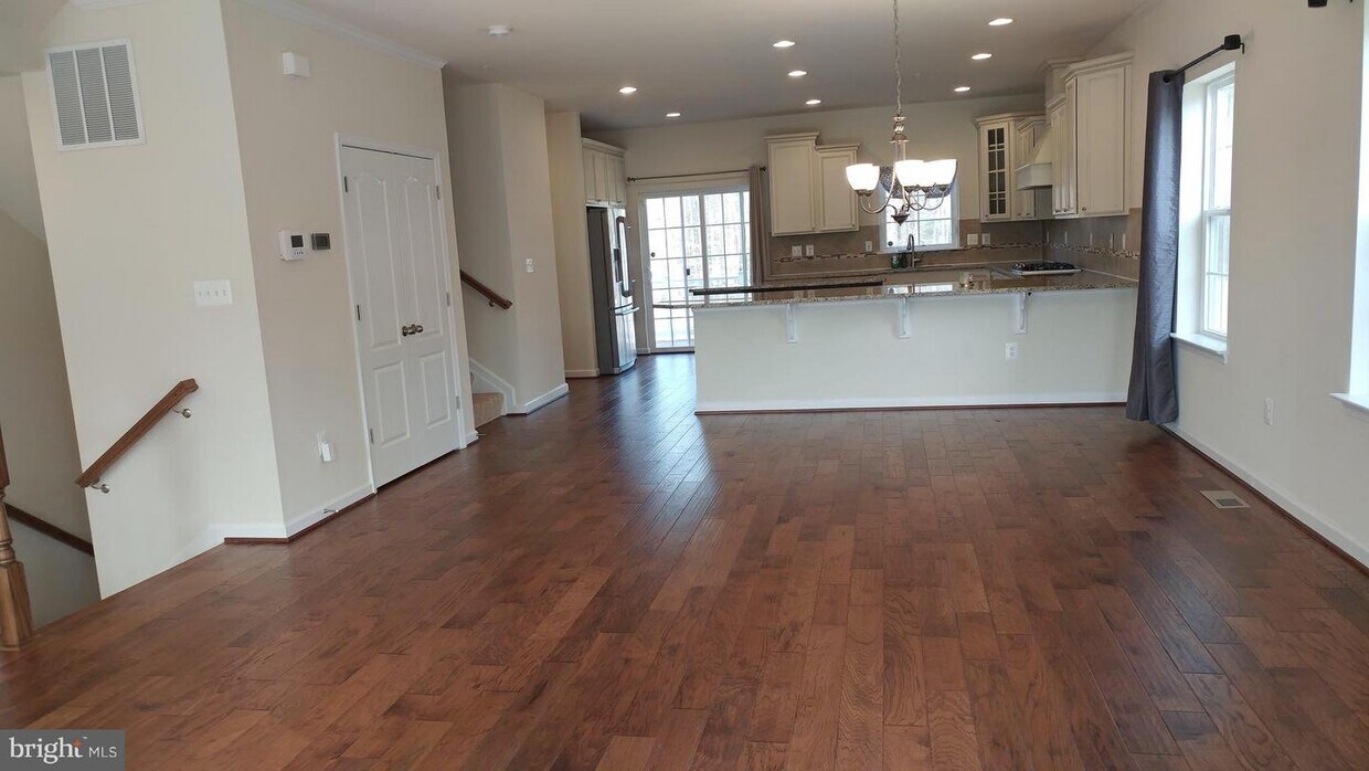 Primary Photo - 610 Bracey Dr