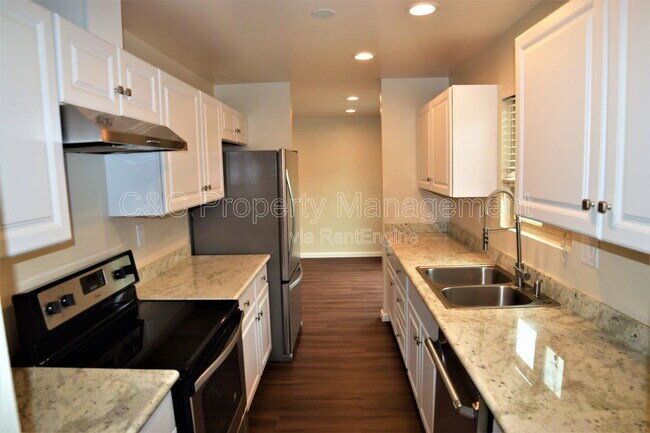 Building Photo - 1695 Hilby Ave
