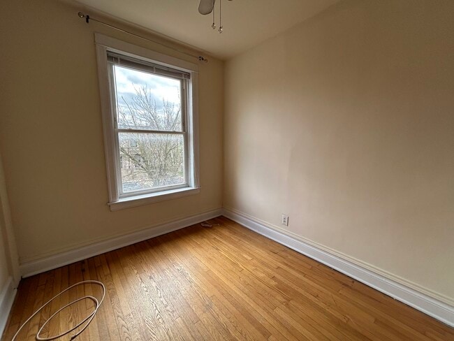 Building Photo - 1216 W Addison St