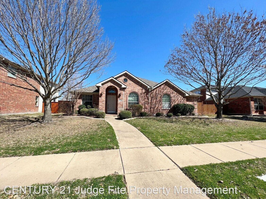 Primary Photo - 4 br, 2.5 bath House - 814 Rushmore Drive