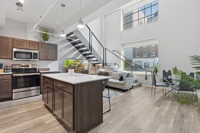 Building Photo - R7 Lofts