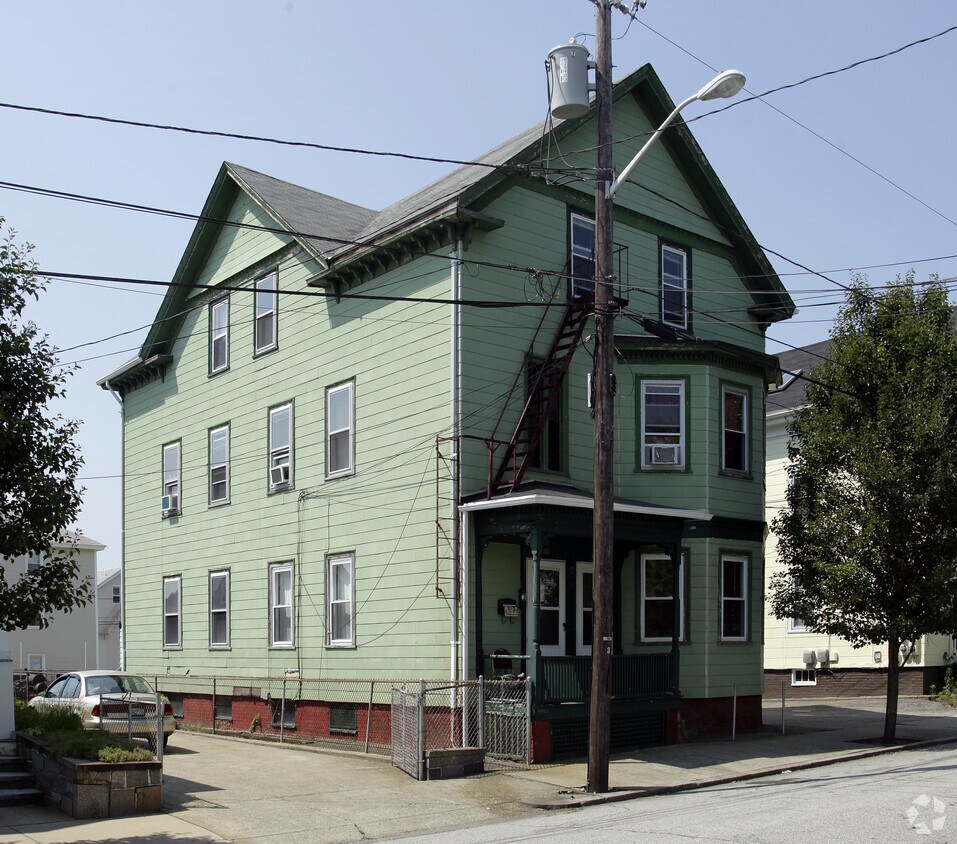 Building Photo - 15½-17 Amy St