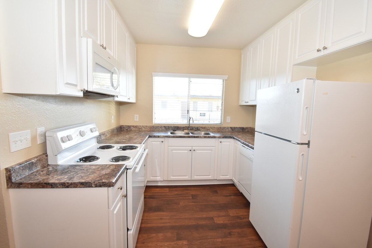 Primary Photo - Oakdale Apartments