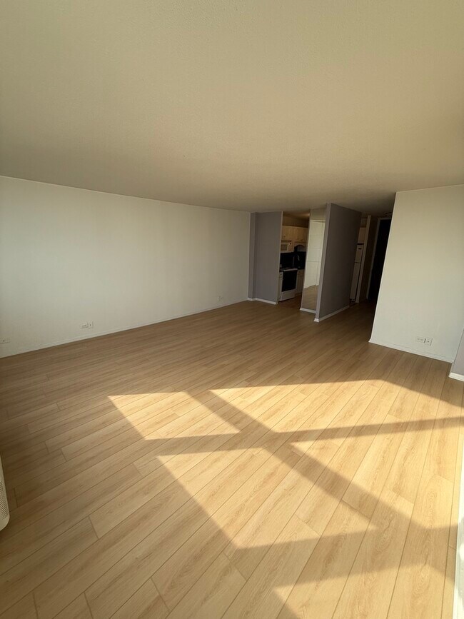 Foto del edificio - 5100 N Marine Dr