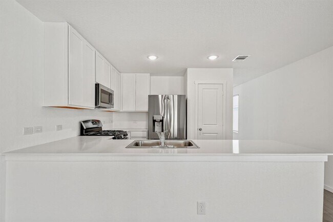 Building Photo - 2413 Legends Crk