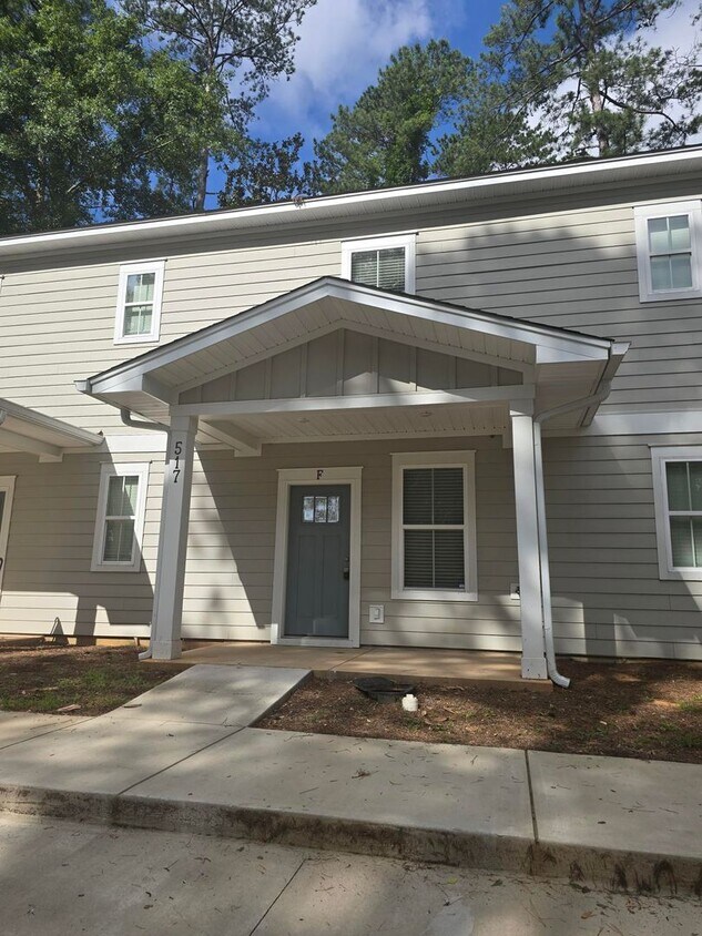 Foto principal - 517 Deerwood St