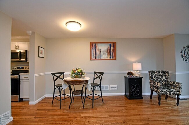 Building Photo - 7435 Saxony Dr