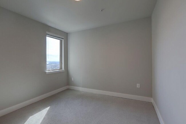 Building Photo - Newly Renovated Penthouse