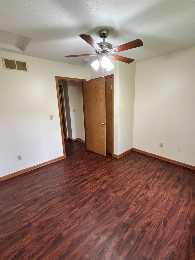Building Photo - Three Bedroom Duplex