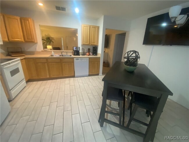 Building Photo - 2131 N Pinecone Ave