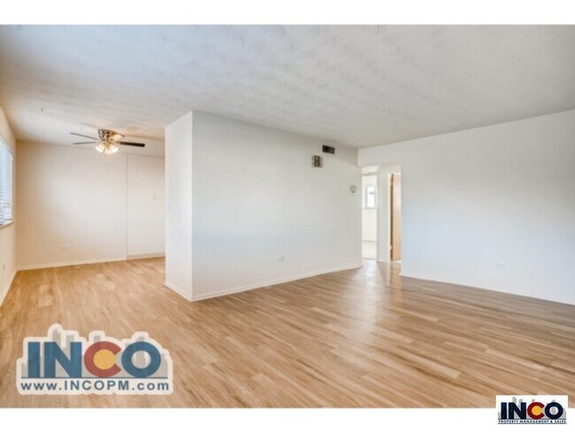Building Photo - Live it up in Lakewood! 2 bed 2 bath near ...