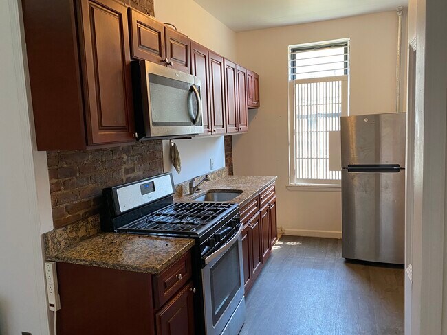 Building Photo - 282 Suydam St