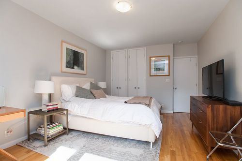 Foto del edificio - 315 E 12th St