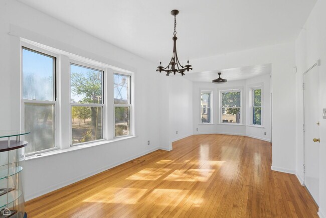 Dinning/Living - 1253 S Avers Ave