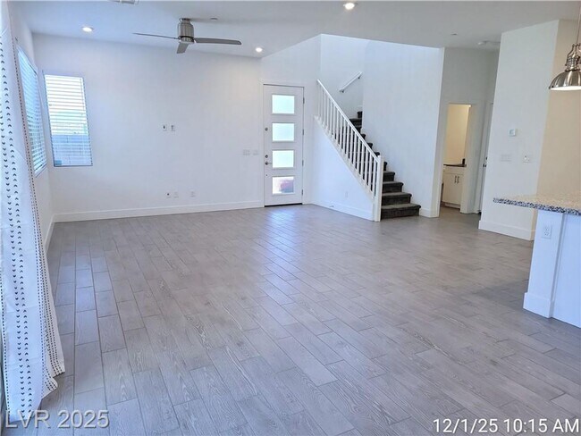 Building Photo - 3 BED, 2.5 BATH IN EXCITING INSPIRADA COMMUNITY