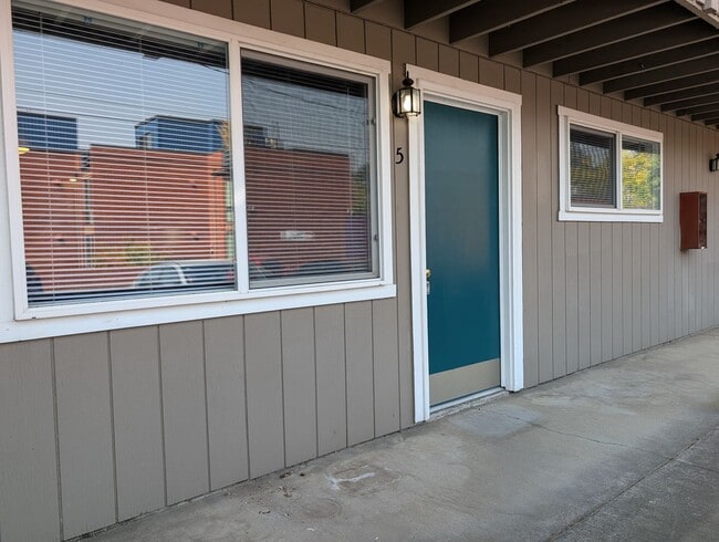 Building Photo - 235 E 2nd Ave