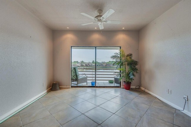 Foto del edificio - 793 Davis Rd