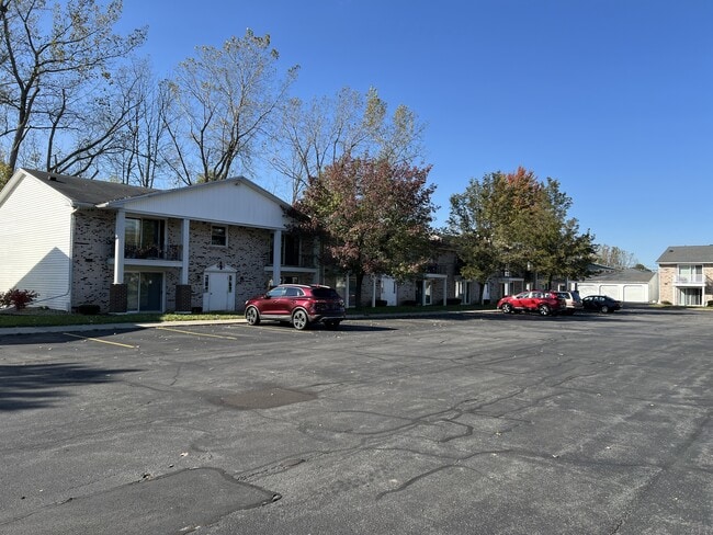 Building Photo - West Summerset Apartments