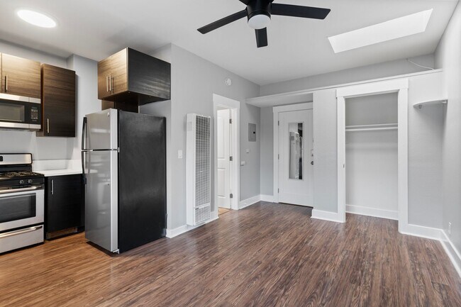 Building Photo - 138 Elm Avenue